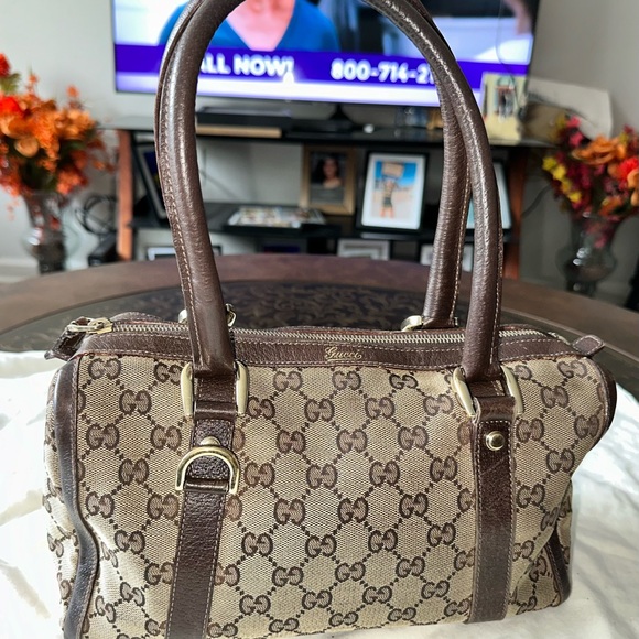 Gucci - Picture 1 of 12